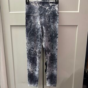 Lululemon old school wunder under legging 25” sz 4